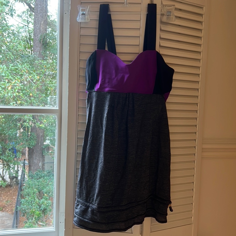 Lululemon top. Cut outs under bra in back . Missing pads